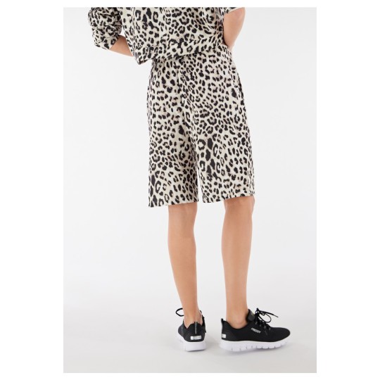 Frech Terry Bermuda shorts with Leopard print