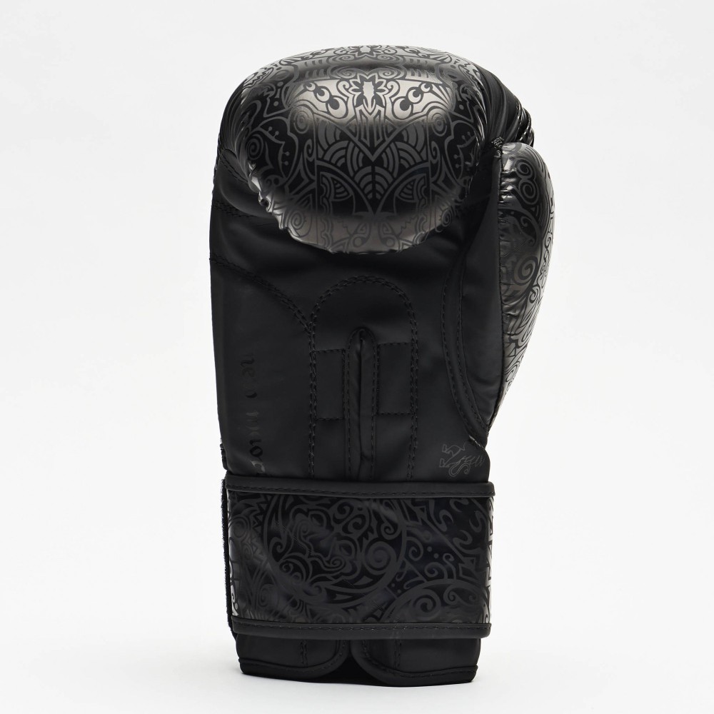 Box MAORI Lion Glove
