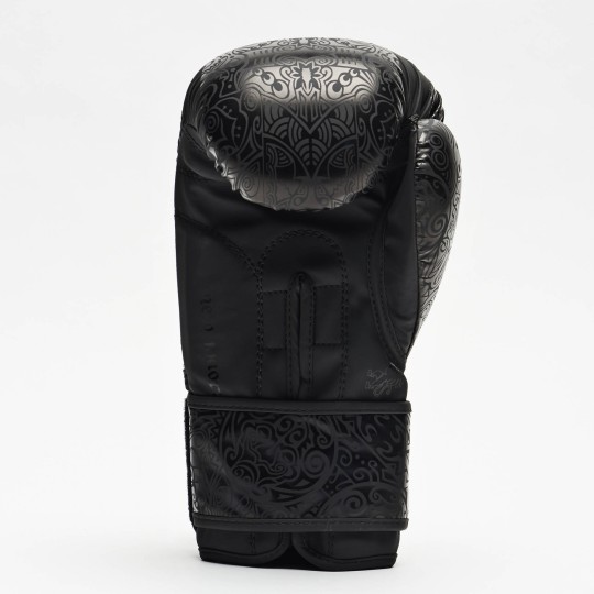 Box MAORI Lion Glove